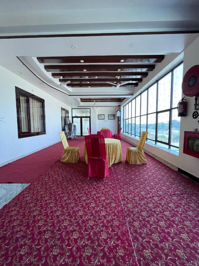 Отель Mangalam Grand Лакхнау Экстерьер фото